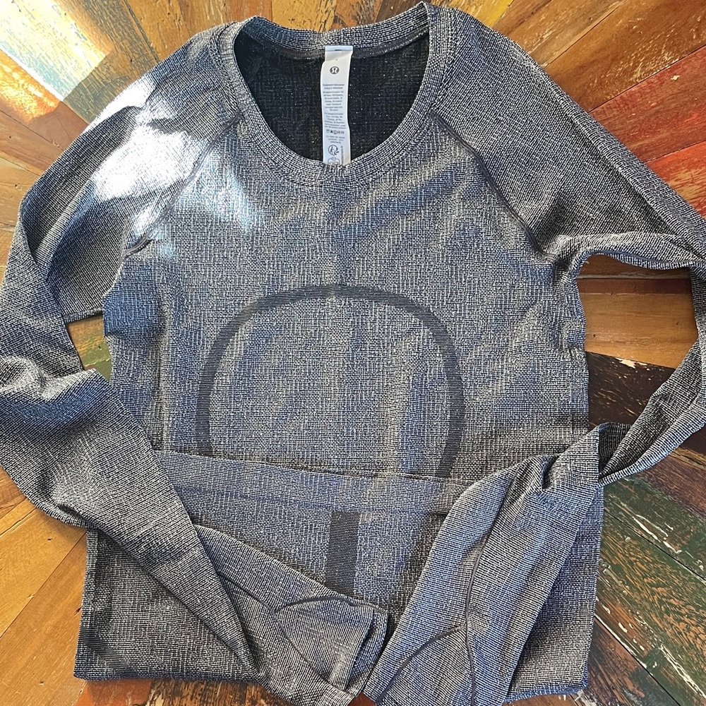 Lululemon Athletica Swiftly Tech Full Length Long-Sleeve Top in Sparkle Grey, 4
